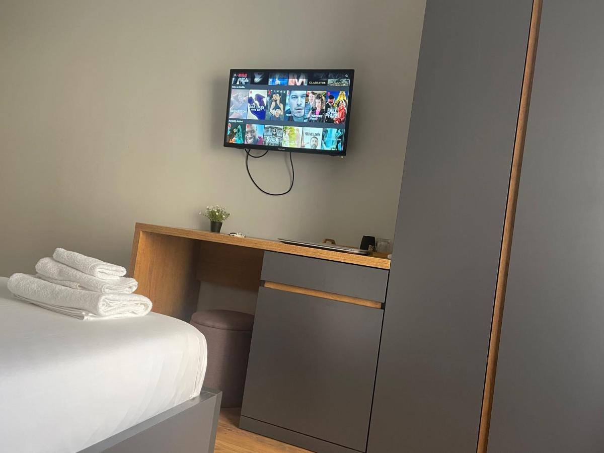 Andys Rooms Hotel Tirana Exterior foto