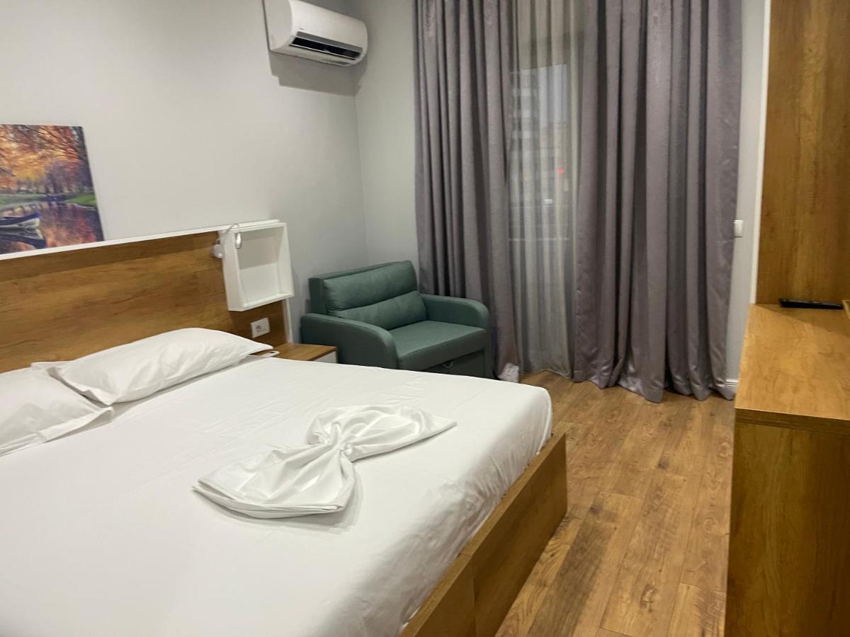 Andys Rooms Hotel Tirana Exterior foto